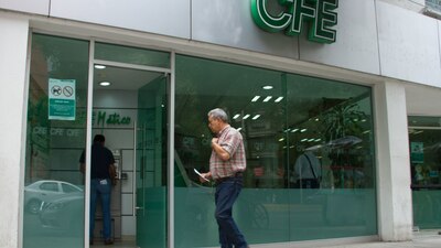Un grupo de delincuentes robó cerca de dos millones de pesos de varios cajeros de la CFE