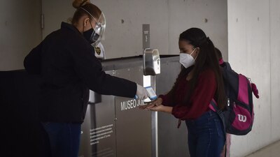 Los casos activos estimados, es decir, que presentaron síntomas en los últimos 14 días, ascienden a 37 mil 965