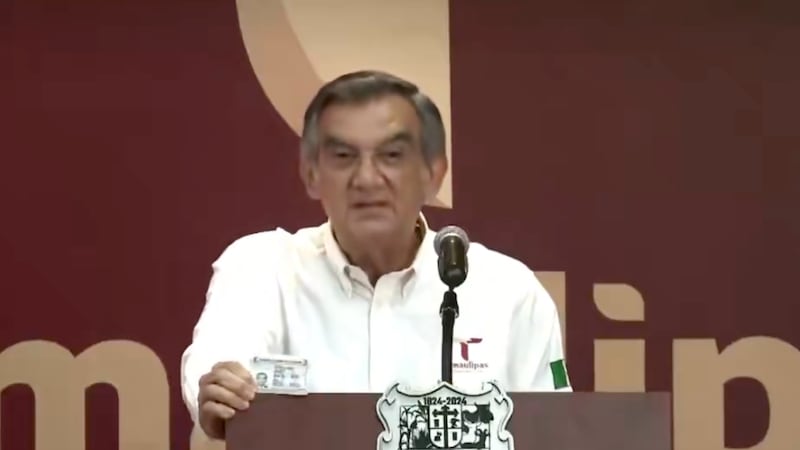 Américo Villarreal muestra su visa y niega investigación de EU en su contra