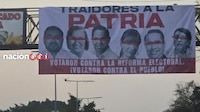 “Traidores”: colocan lonas contra diputados oaxaqueños que votaron contra Reforma Electoral