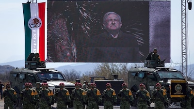 De acuerdo con WikiLeaks, en 2006 López Obrador se reunió con el embajador de EU en México