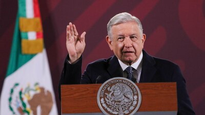Presumió los recortes que ha hecho su gobierno, frente a los gastos del INE