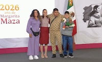 Sheinbaum recibe al pato ‘Merlín’ en Palacio Nacional y promete apoyo a su familia