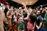 VIDEO: Sheinbaum llega a Nueva York entre mariachi y muestras de apoyo de migrantes mexicanos