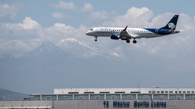 Aeroméxico trabaja en un plan para emerger del proceso de bancarrota en Estados Unidos