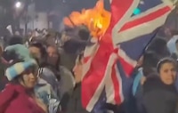 VIDEO: Argentinos queman bandera del Reino Unido previo al duelo mundialista ante Inglaterra
