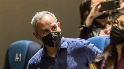 Acudió a una función en el cine y ayudó a un joven