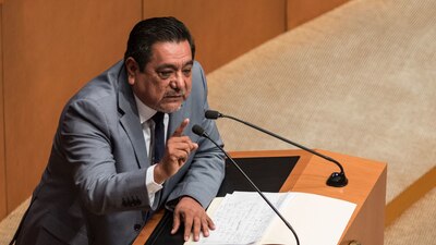 Actualmente el senador está separado del cargo por licencia