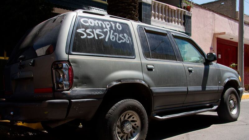 ¿Cómo reportar un automóvil viejo y abandonado en la CDMX?