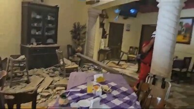 Lesiona a 2 comensales, debido a que una madera de una viga estaba podrida