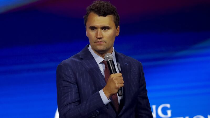 EU retira visas a personas que criticaron a Charlie Kirk en redes sociales; hay un mexicano