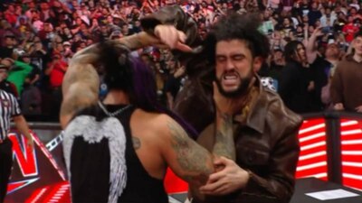 El cantante se fue contra Dominik Mysterio y Damian Priest