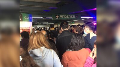 Los usuarios se quejaron en redes sociales por los retrasos en los andenes