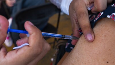 La vacuna Pfizer podría tener un costo de 800 pesos (Foto: CRISANTA ESPINOSA AGUILAR /CUARTOSCURO)