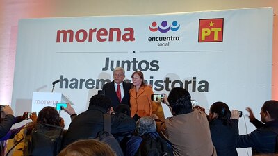 Tatiana Clouthier (centro) será la encargada de los trabajos de la campaña de AMLO
