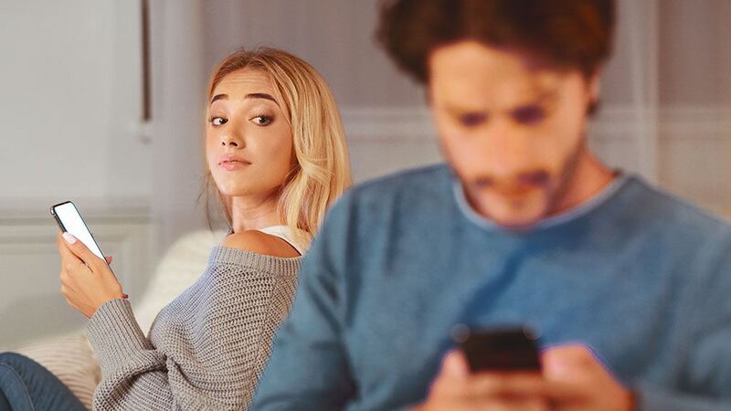 Joven le es infiel a su novia; ella gasta 70 mil pesos de su tarjeta de crédito