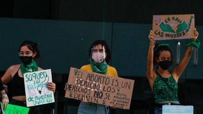 Feministas exigieron la aprobación del aborto en las afueras del Congreso del Estado