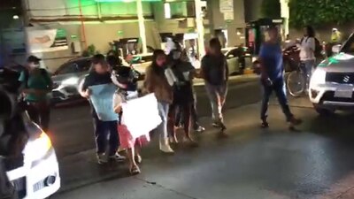 Familiares de empleados piden que les devuelvan sus empleos