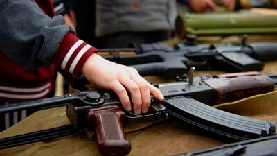 El crimen organizado busca a infantes vulnerables como halcones o para sicarios