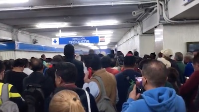 En la estación San Cosme se retiró un tren para su revisión en el taller