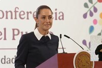 Sheinbaum niega explotación laboral en contratación de médicos cubanos en México