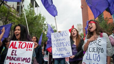 En México la marcha del Día Internacional de la Mujer congrega a grupos feministas