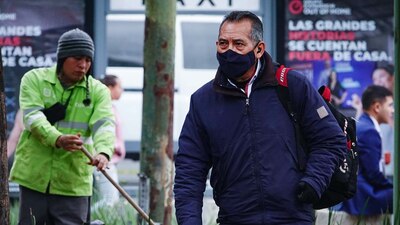 Mantener la piel hidratada para protegerla del frío, así como ingerir líquidos abundantes