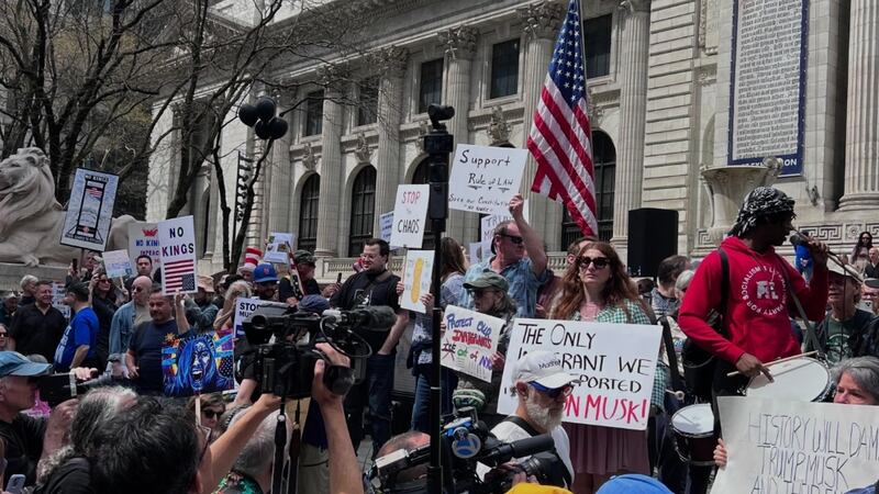 Ciudadanos de EU vuelven a manifestarse contra el gobierno de Trump