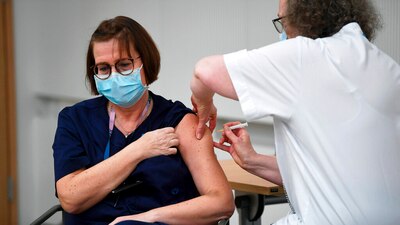 Europa ha detectado brotes de una nueva cepa del COVID-19