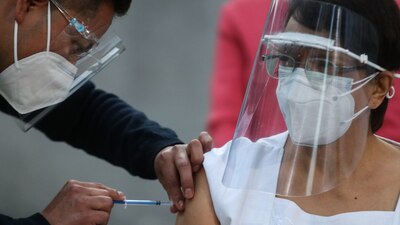 El gobierno de la CDMX aseguró que el 99% de la población ya tiene al menos una dosis