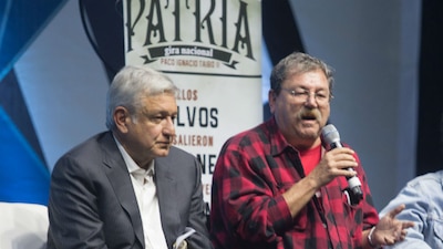 Andrés Manuel López Obrador acompañó a Paco Ignacio Taibo II en la presentación de un libro, en octubre de 2017