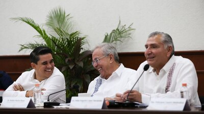 Viajó a Sinaloa para dialogar con los legisladores del Congreso local