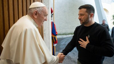 A un año del conflicto con Rusia, el presidente ucraniano acudió con el sumo pontífice