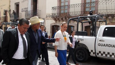 Acompañado del gobernador, David Monreal, recorrió el estado