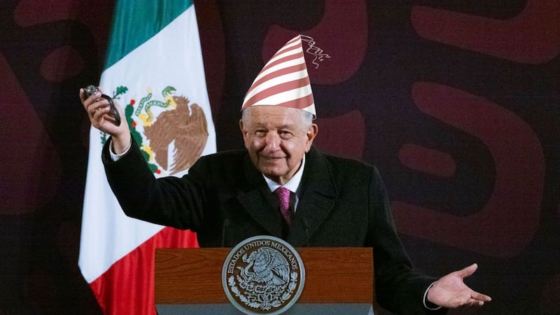 “El mejor presidente”: Senado interrumpe votación para felicitar a AMLO por su cumpleaños