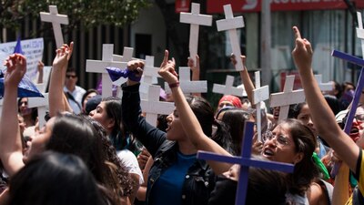 Un grupo de mujeres capitalinas protestan por un feminicidio