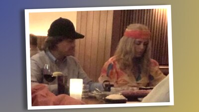 El expresidente fue captado en un restaurante junto a su novia Tania Ruiz