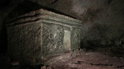 También se encontraron 767 vasijas en restauración y 612 osamentas