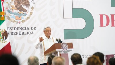 El mandatario aprovechó para resaltar las tareas de la Marina y Sedena