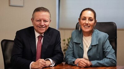 El ministro se sacó una fotografía con la exjefa de Gobierno de la CDMX