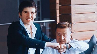 Su contenido se enfoca en mostrar una vida protagonizada por el dinero y las fiestas