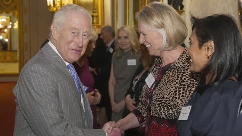 Hospitalizan al rey Carlos III por efectos secundarios del tratamiento contra el cáncer