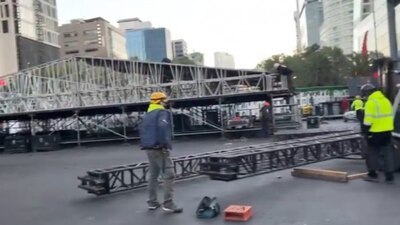 Se inicia la instalación del escenario para el festejo del año nuevo