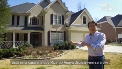 El legislador asegura que el candidato panista usa sus cargos para obtener beneficios