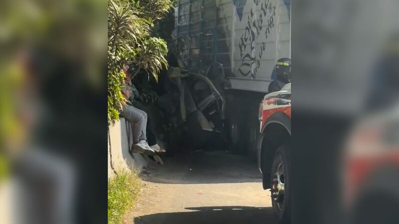 Muere automovilista tras ser embestido por tráiler en Periférico, a la altura de Naucalpan