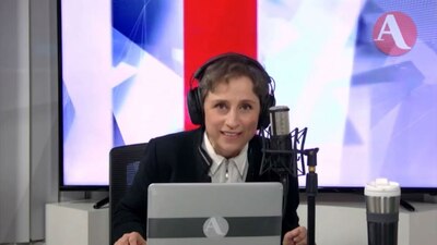 La periodista Carmen Aristegui lució así en su regreso a la radio tradicional