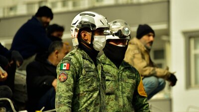 La delegación mexicana ha rescatado más de 33 cuerpos de personas enterradas bajo los escombros