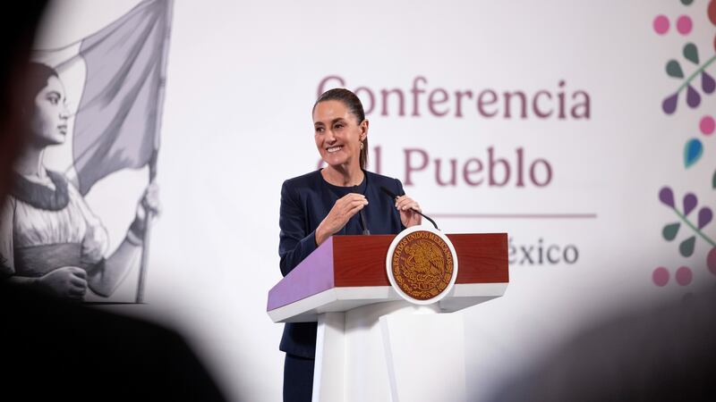 Sheinbaum agradece elogios de Viola Davis y rinde homenaje a bomberos que ayudaron en Texas