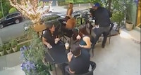 VIDEO: Captan asalto armado a comensales de restaurante en Lomas de Chapultepec, en CDMX