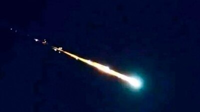 El objeto que cayó del cielo habría causado un estruendo, indican en redes sociales